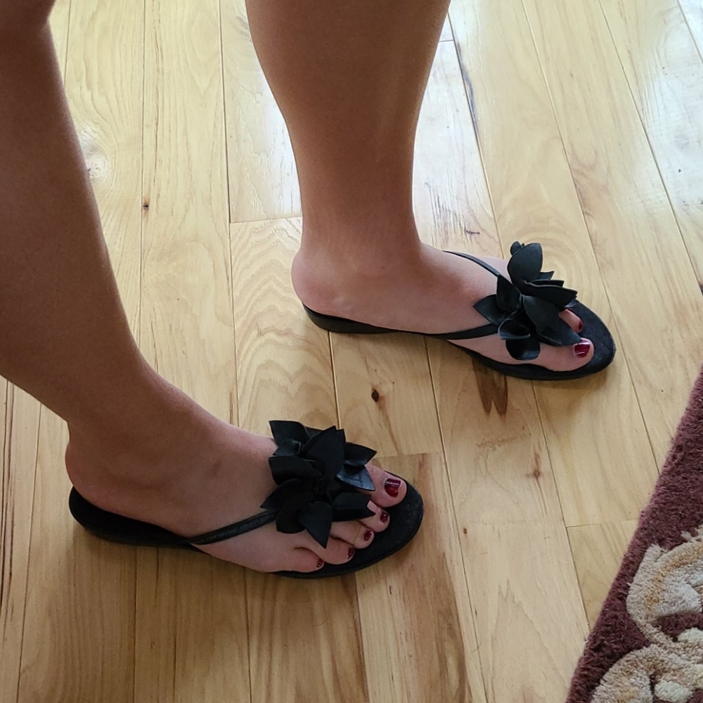Black Flower detail slide sandles